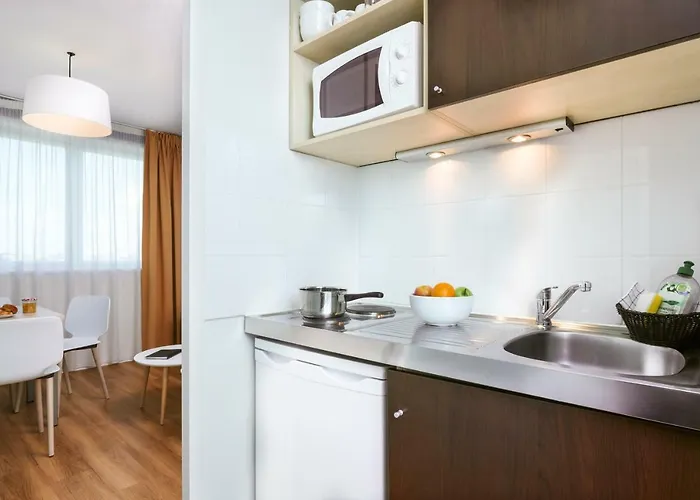 מלון דירות Adagio Access Strasbourg 3*